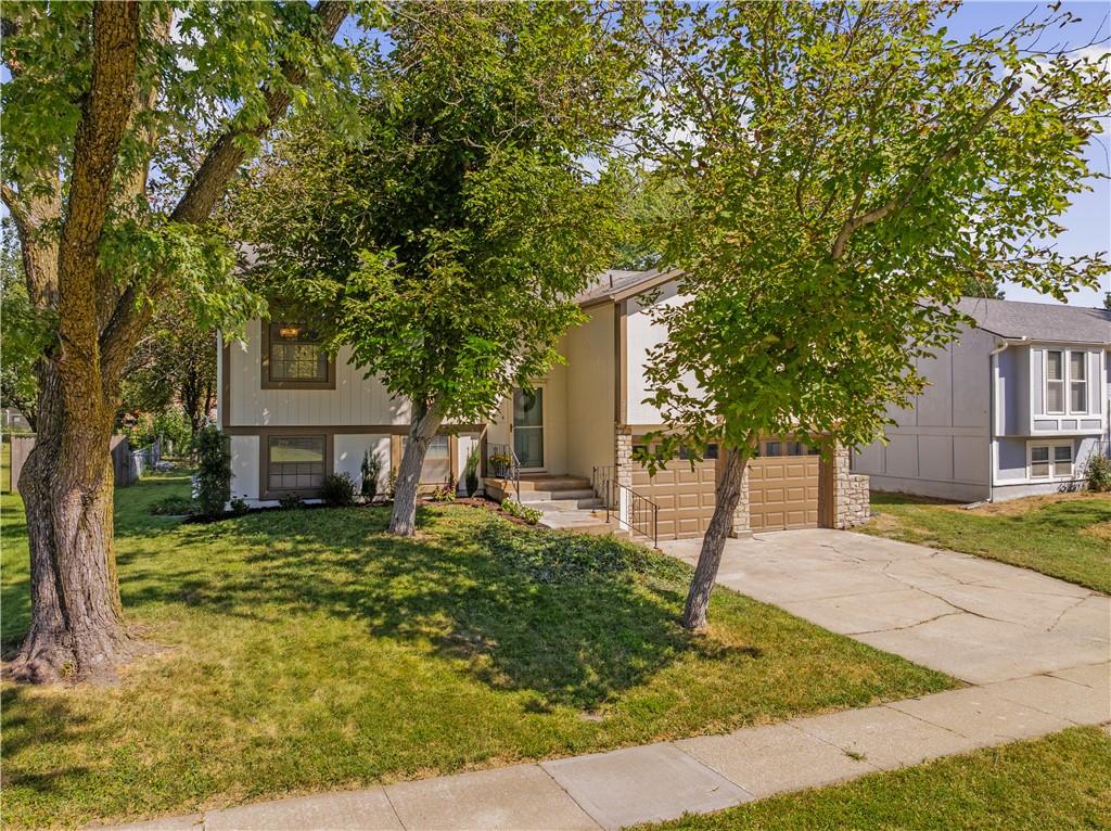 Photo 3 of Single family home for sale at 2116 E Mohawk Dr, Olathe, KS 66062 | MLS# 2640513 | Listing updated on 2026-09-21