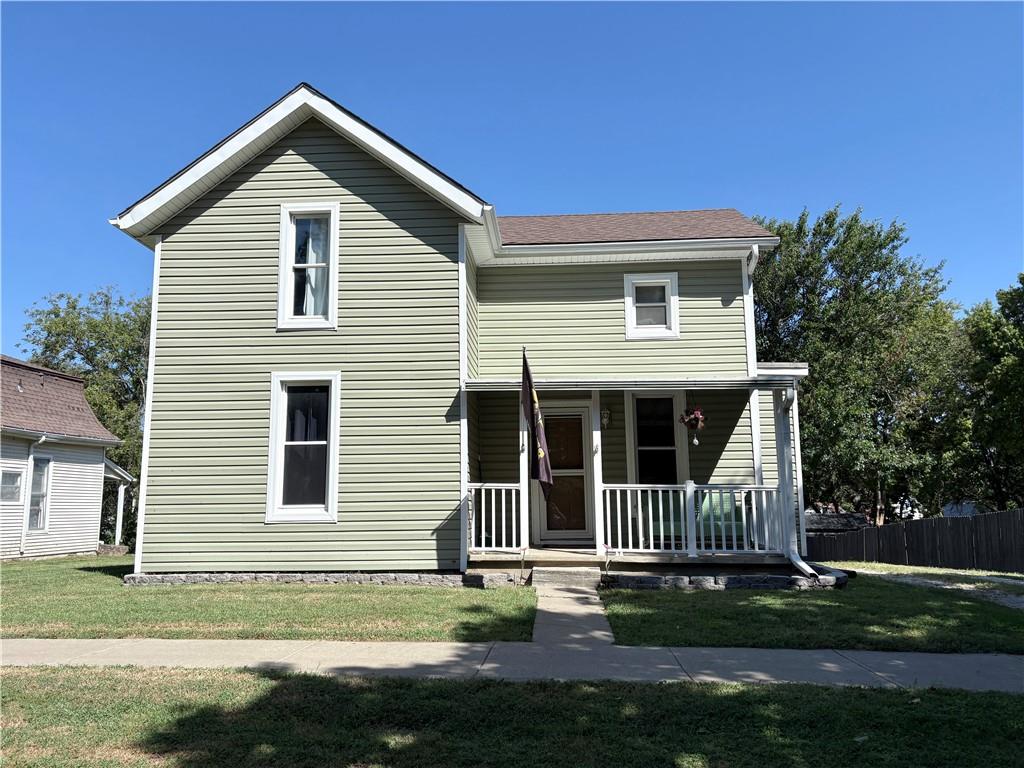 Single family home for sale at 805 W Main St, Savannah, MO 64485 | MLS# 2640729