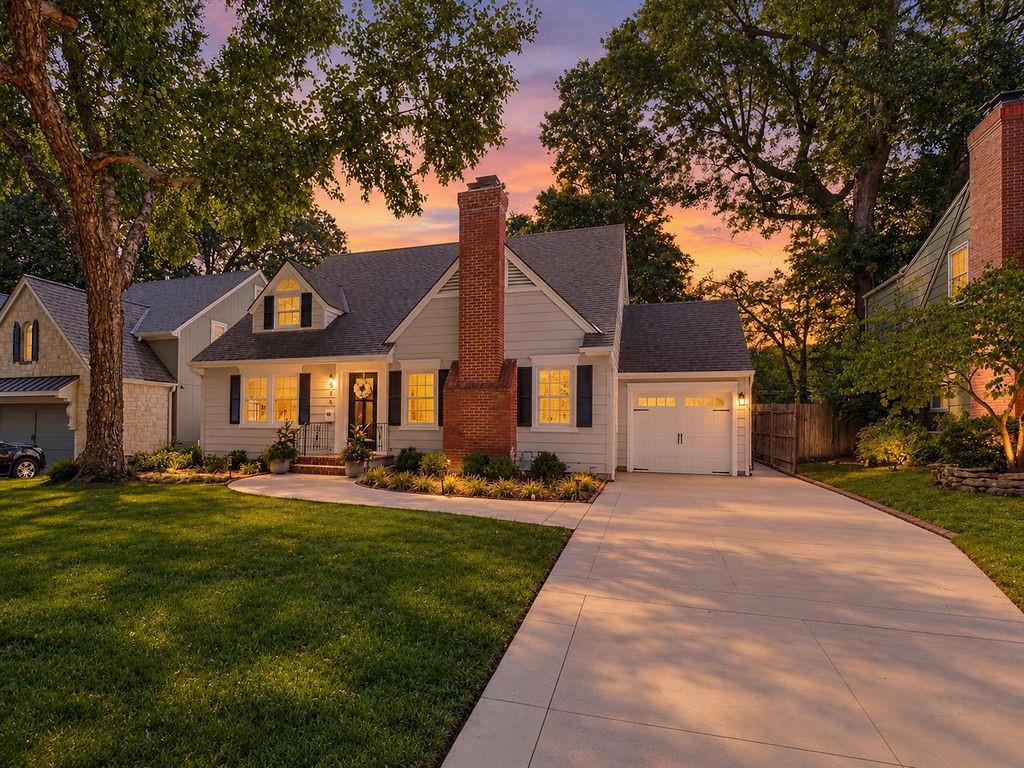 Single family home for sale at 5516 Fairway Rd, Fairway, KS 66205 | MLS# 2640847