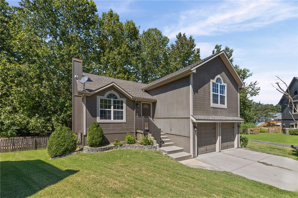 Photo 2 of Single family home for sale at 1117 Meadowlark Ln, Liberty, MO 64068 | MLS# 2641165 | Listing updated on 2026-10-02