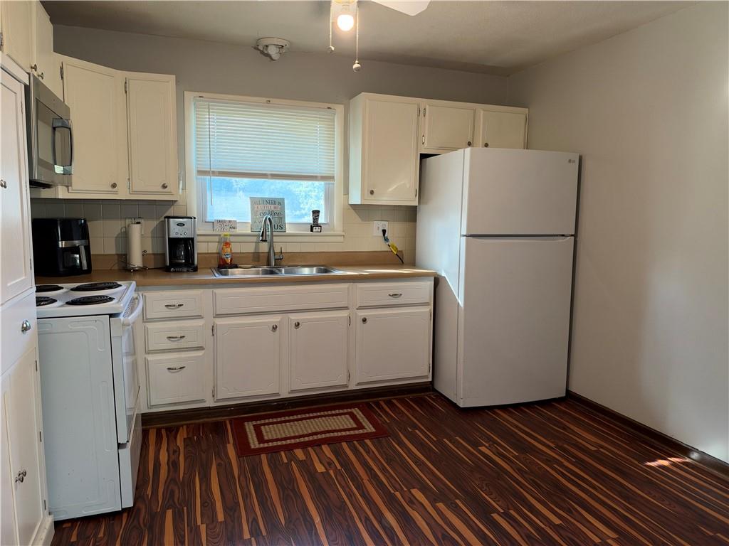 Photo 3 of Single family home for sale at 904 Jackson St, Pleasant Hill, MO 64080 | MLS# 2642020 | Listing updated on 2026-10-25