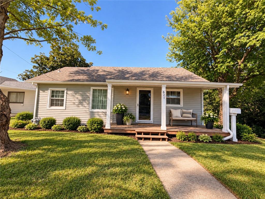 Single family home for sale at 621 Spring Ave, Bonner Springs, KS 66012 | MLS# 2642836