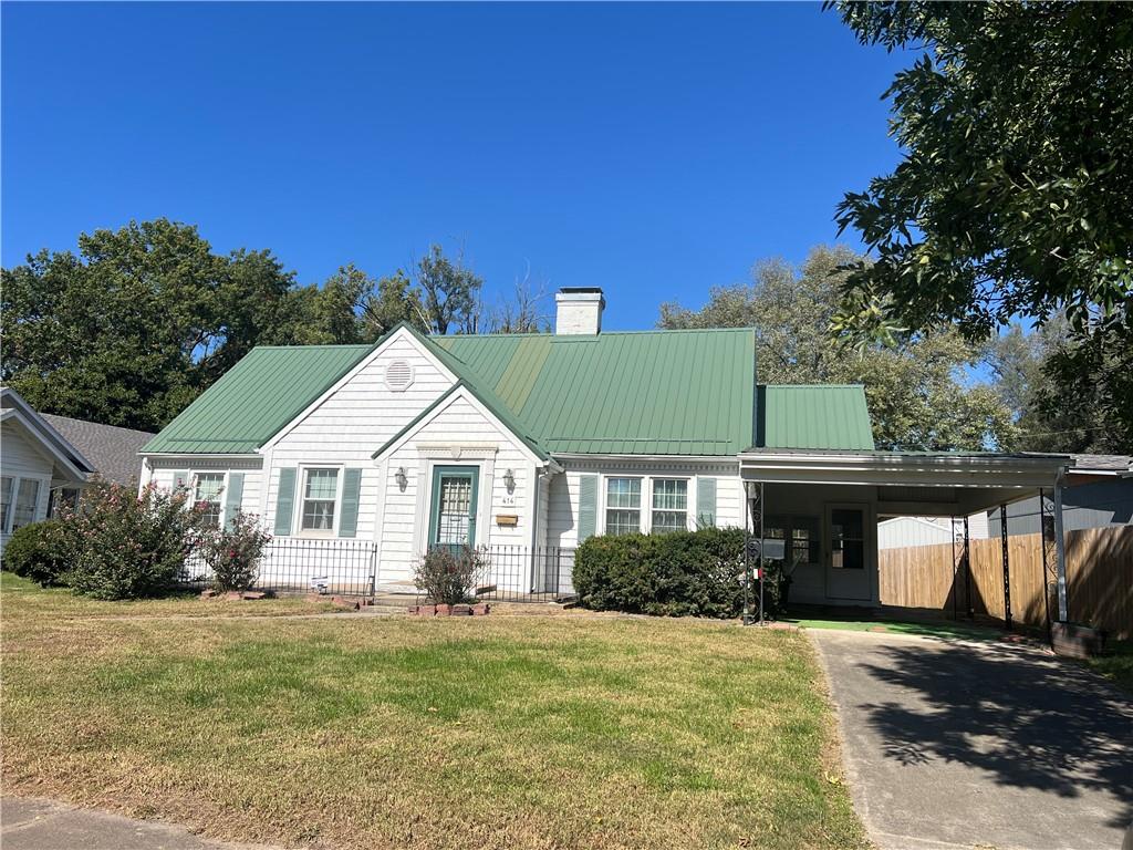 Single family home for sale at 414 E Lexington St, Richmond, MO 64085 | MLS# 2646526
