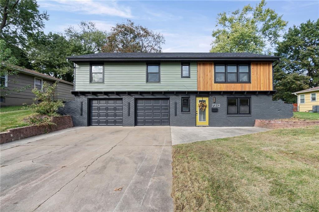 Single family home for sale at 7312 Hedges Ave, Raytown, MO 64133 | MLS# 2647749