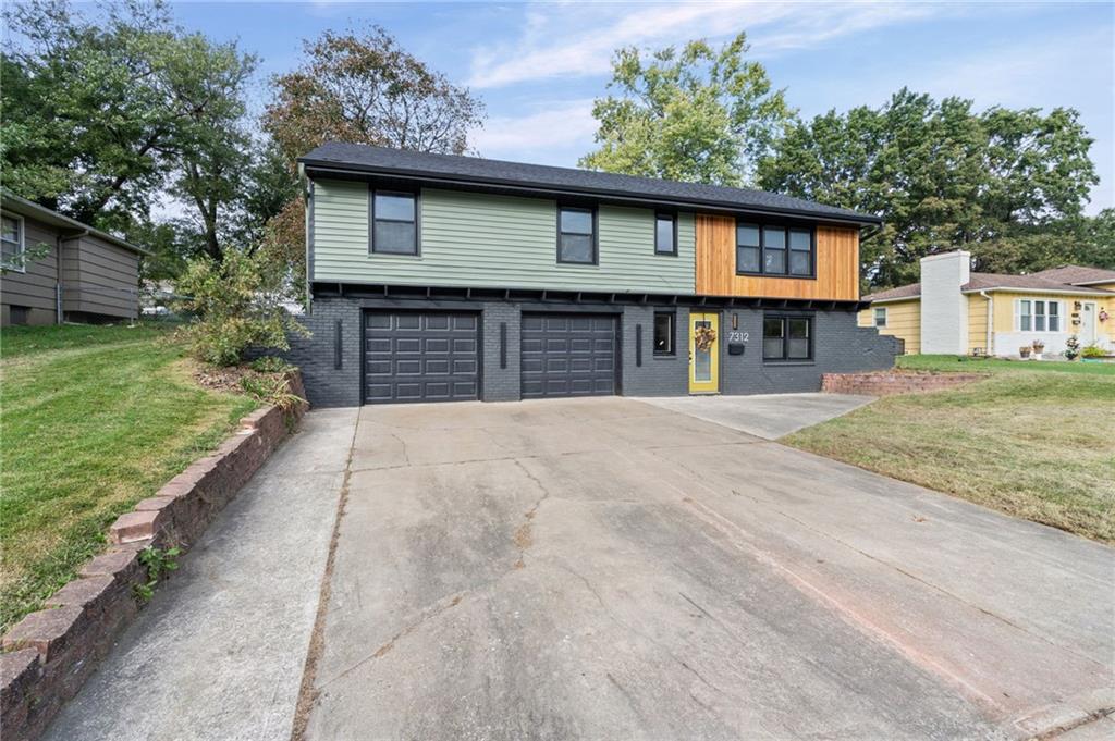 Photo 2 of Single family home for sale at 7312 Hedges Ave, Raytown, MO 64133 | MLS# 2647749 | Listing updated on 2026-10-25