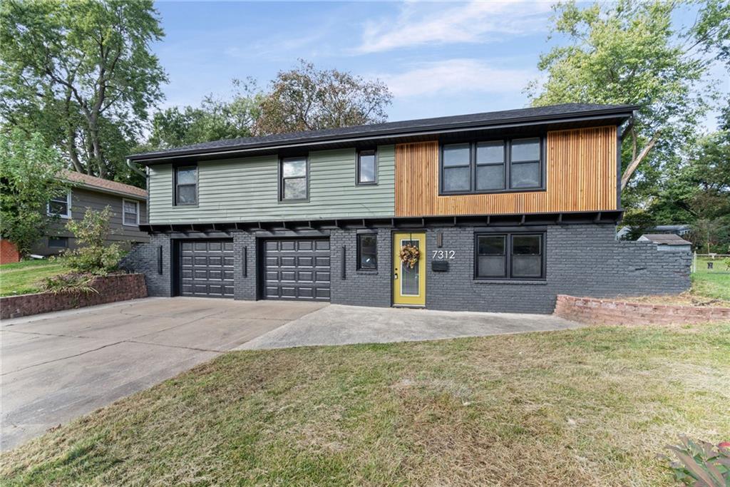 Photo 1 of Single family home for sale at 7312 Hedges Ave, Raytown, MO 64133 | MLS# 2647749 | Listing updated on 2026-10-25