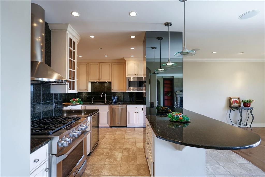 Photo 4 of Condo for sale at 121 West 48th St #1803, Kansas City, MO 64112 | MLS# 2648101 | Listing updated on 2026-10-25