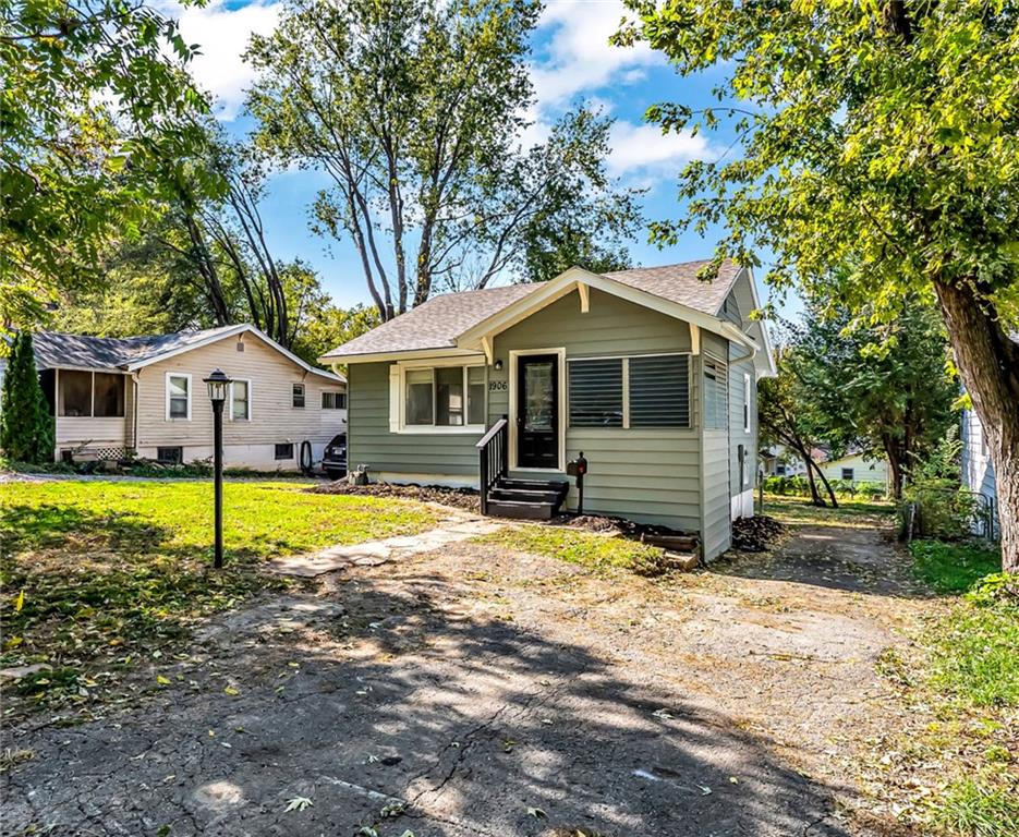 Photo 1 of Single family home for sale at 1906 S Ash Ave, Independence, MO 64052 | MLS# 2648617 | Listing updated on 2026-10-24