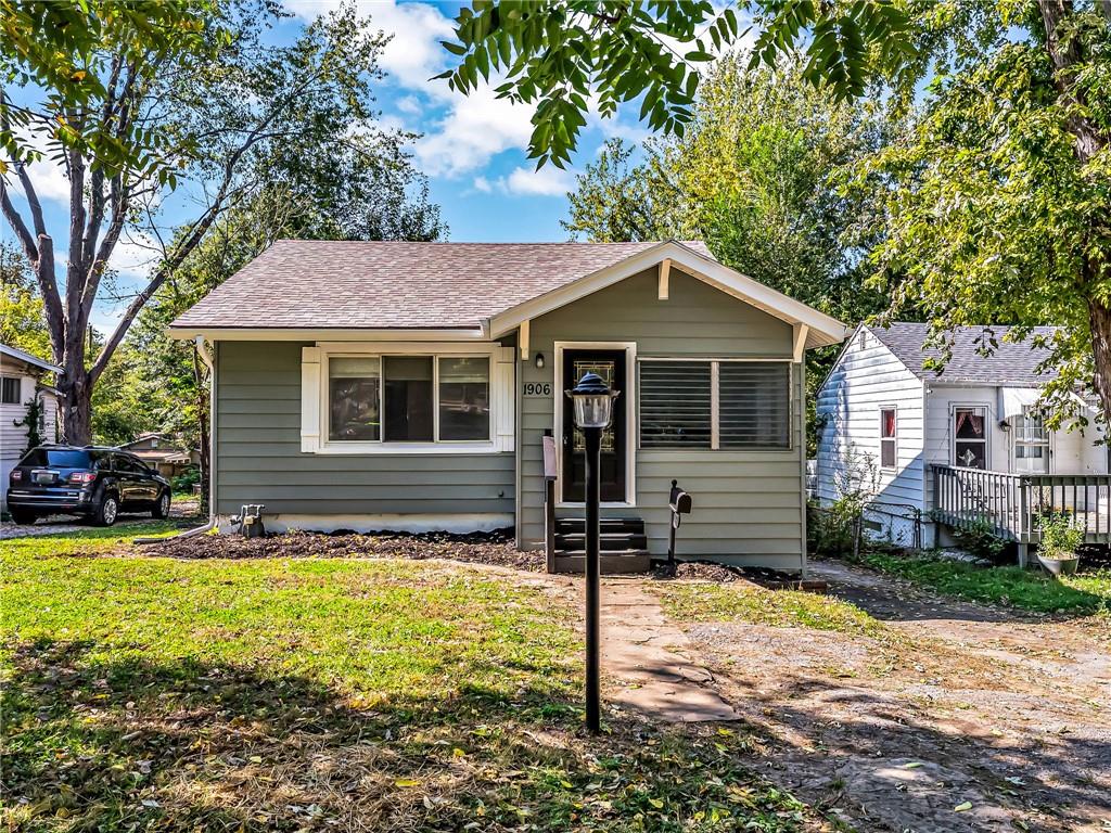 Single family home for sale at 1906 S Ash Ave, Independence, MO 64052 | MLS# 2648617