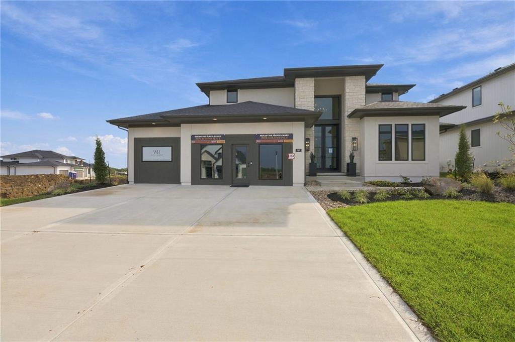 Photo 1 of Single family home for sale at 17605 Carter St, Overland Park, KS 66221 | MLS# 2648675 | Listing updated on 2026-10-24