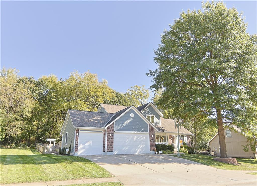 Photo 2 of Single family home for sale at 5101 S Tierney Ct, Independence, MO 64055 | MLS# 2648678 | Listing updated on 2026-10-24