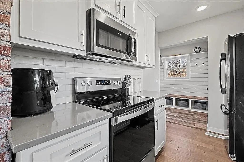 Photo 2 of Single family home for sale at 129 W 4th Street, Tonganoxie, KS 66086 | MLS# 2648705 | Listing updated on 2026-10-24