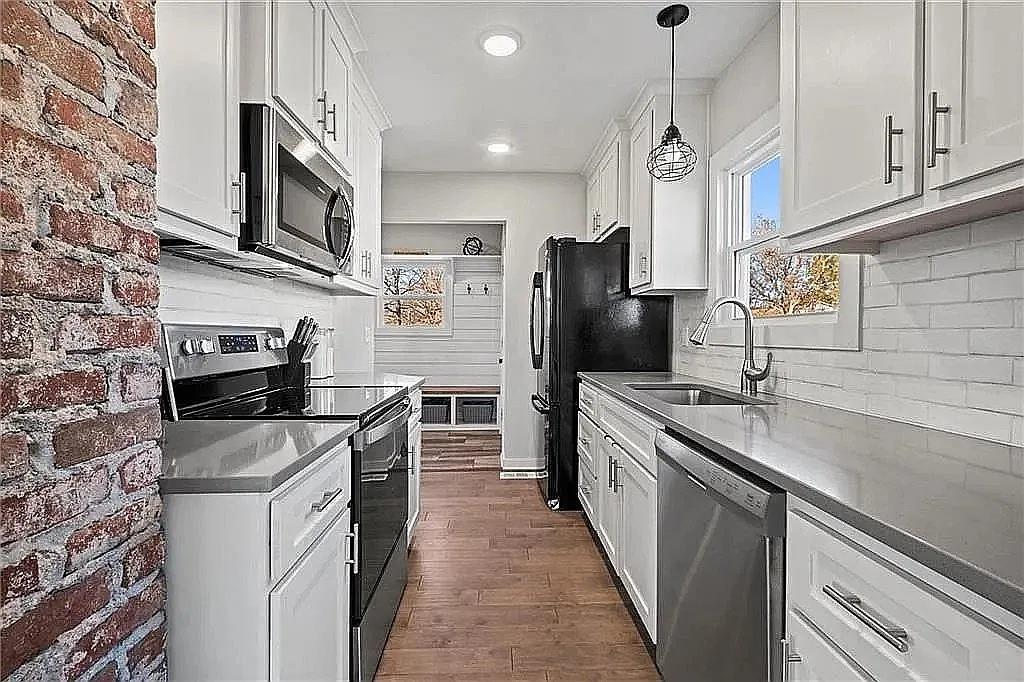 Photo 1 of Single family home for sale at 129 W 4th Street, Tonganoxie, KS 66086 | MLS# 2648705 | Listing updated on 2026-10-24