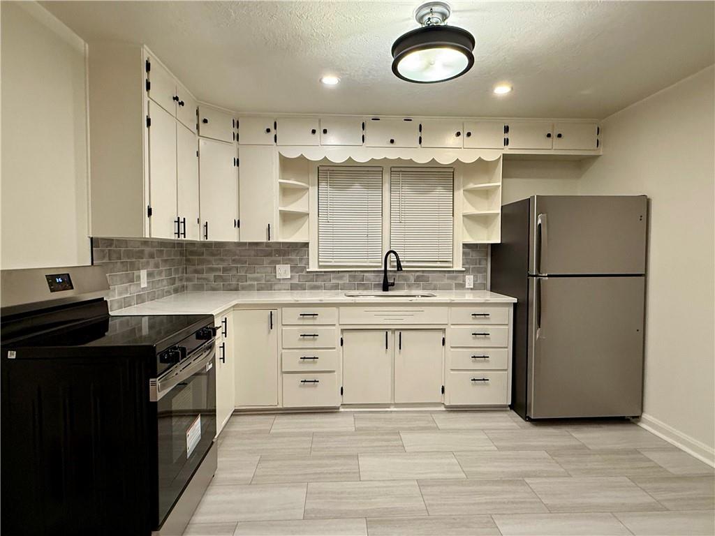 Photo 3 of Single family home for sale at 10704 East 34th St S, Independence, MO 64052 | MLS# 2648706 | Listing updated on 2026-10-24