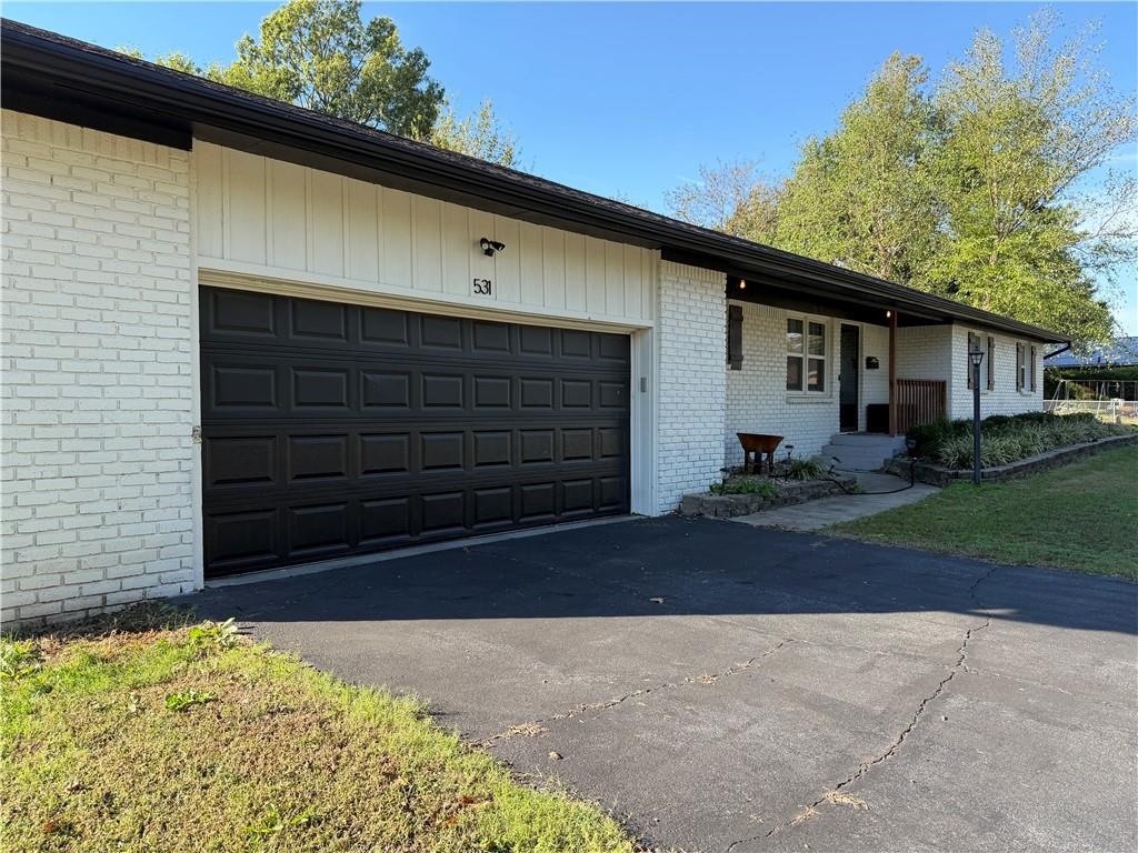 Photo 1 of Single family home for sale at 531 Sunset Cir, Columbus, KS 66725 | MLS# 2648754 | Listing updated on 2026-10-25