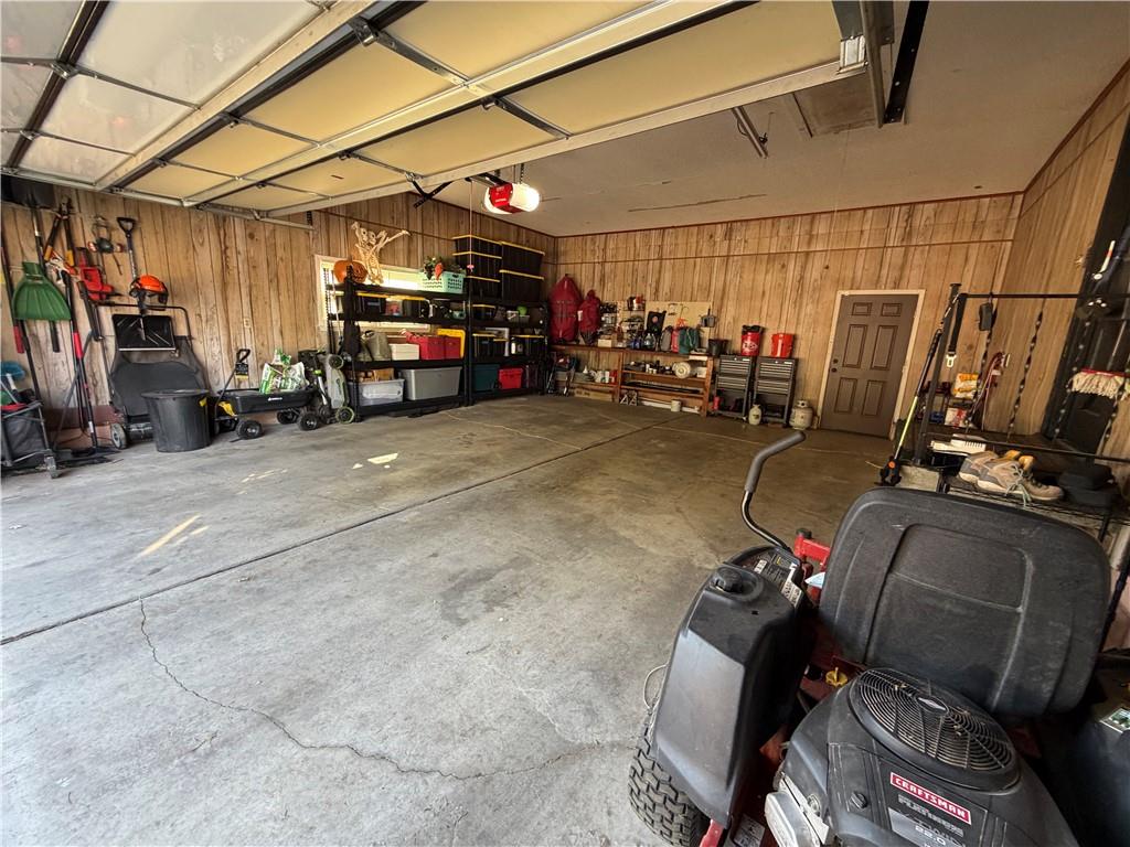Photo 4 of Single family home for sale at 531 Sunset Cir, Columbus, KS 66725 | MLS# 2648754 | Listing updated on 2026-10-25