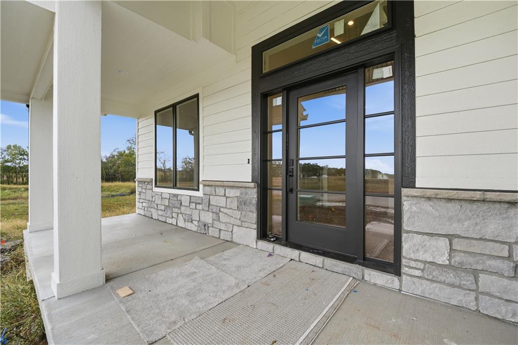 Photo 2 of Single family home for sale at 18640 W 195th Street, Spring Hill, KS 66083 | MLS# 2648777 | Listing updated on 2026-10-25