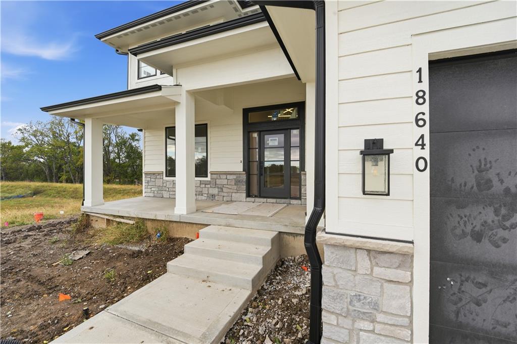 Photo 1 of Single family home for sale at 18640 W 195th Street, Spring Hill, KS 66083 | MLS# 2648777 | Listing updated on 2026-10-25