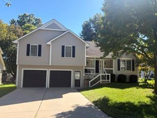 Single family home for sale at 1705 NE Misty Ln, Lees Summit, MO 64086 | MLS# 2648814