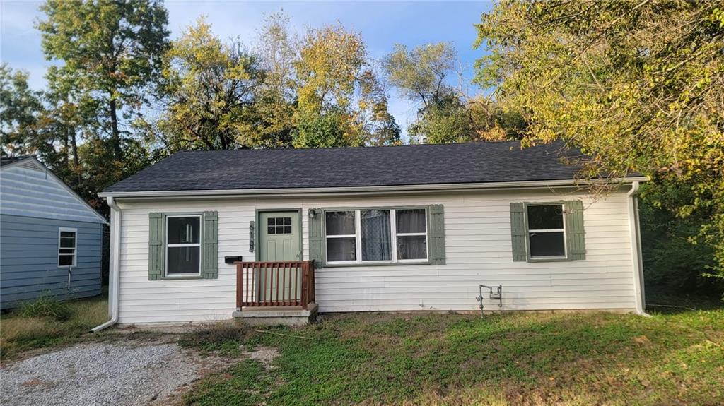 Single family home for sale at 610 Elm St, Knob Noster, MO 65336 | MLS# 2648825