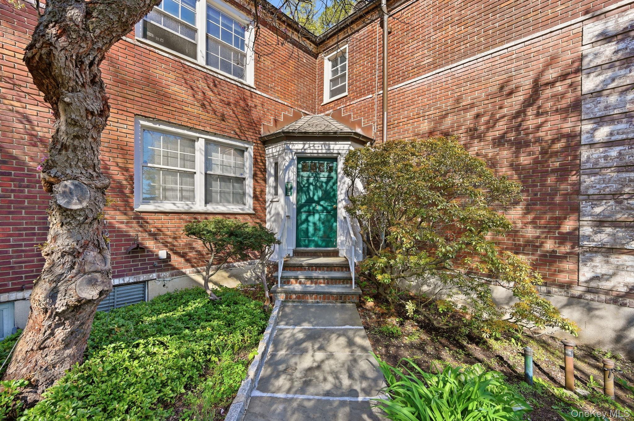 Photo 4 of Sale Pending at 3 Campus Pl #MR, Scarsdale, NY 10583 | MLS# 989084 | Listing updated on 2026-09-21