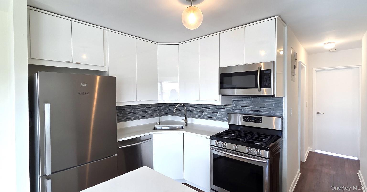 Photo 3 of Sale Pending at 51 Maple Ave #3B, Hastings On Hudson, NY 10706 | MLS# 1005902 | Listing updated on 2026-10-08