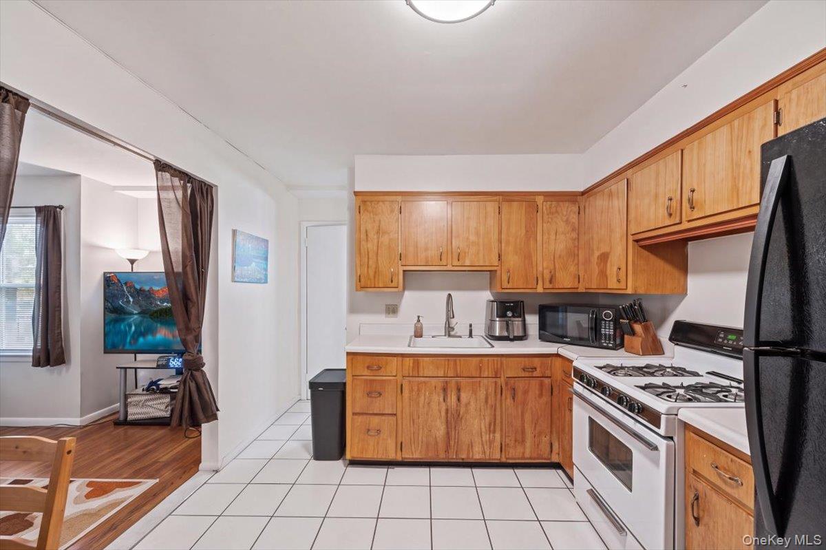 Photo 3 of House for sale at 805 Tuckahoe Rd, Yonkers, NY 10710 | MLS# 1026150 | Listing updated on 2026-09-21