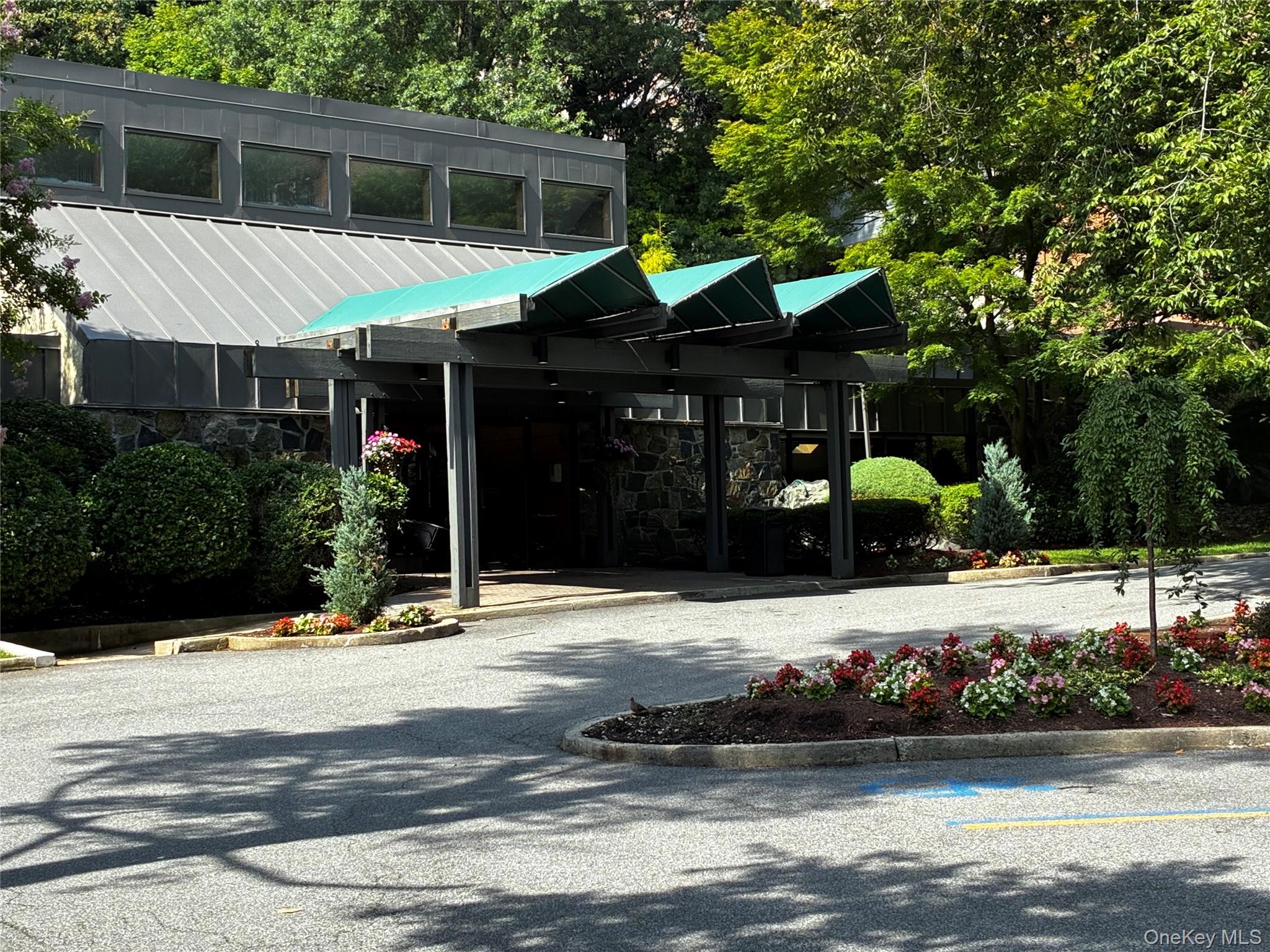 Photo 2 of Condo for sale at 2 Fountain Ln #1L, Greenburgh, NY 10583 | MLS# 1044770 | Listing updated on 2026-09-21