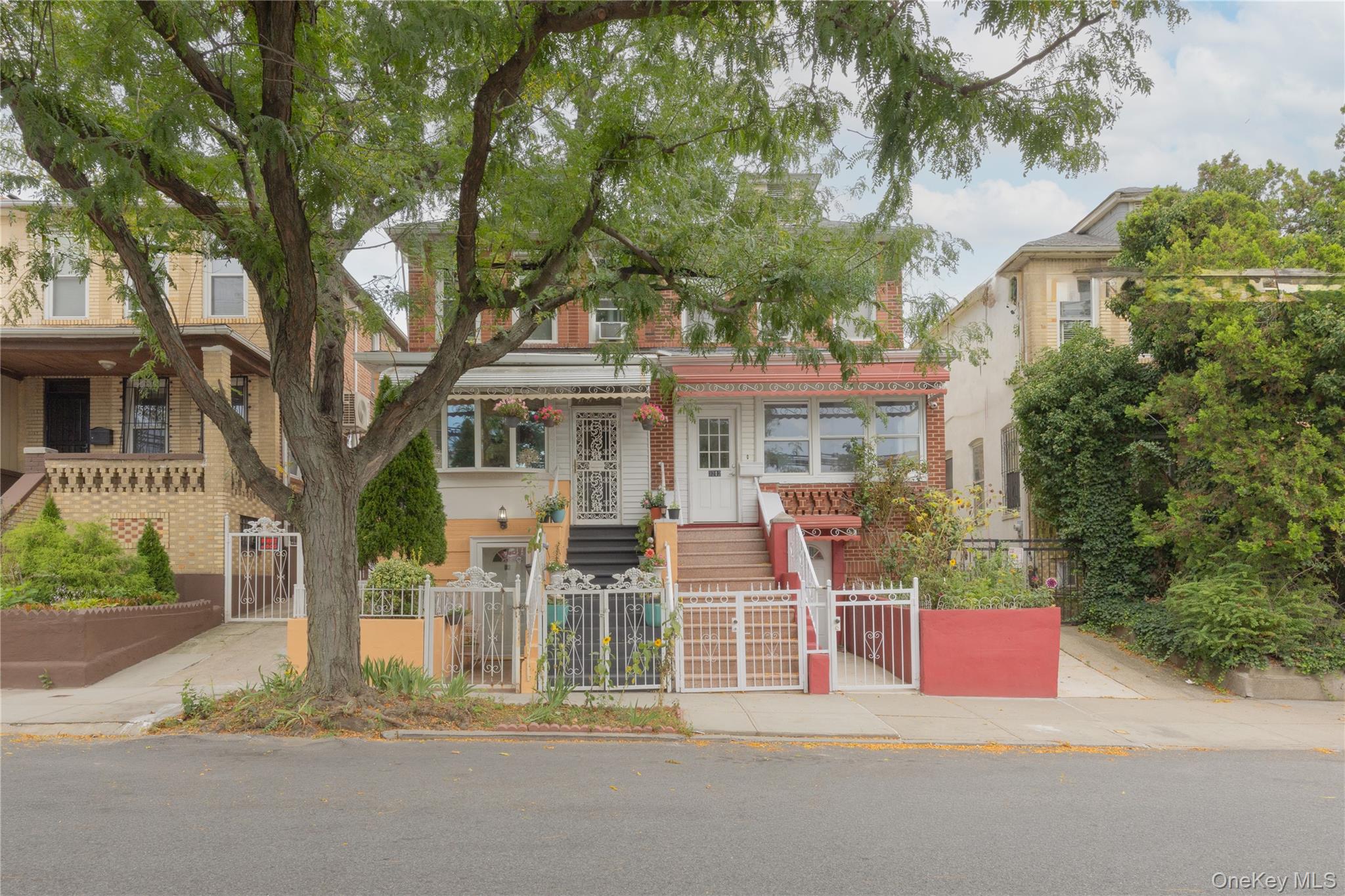 Single family home for sale at 3214 Fenton Ave, New York, NY 10469 | MLS# 1049863