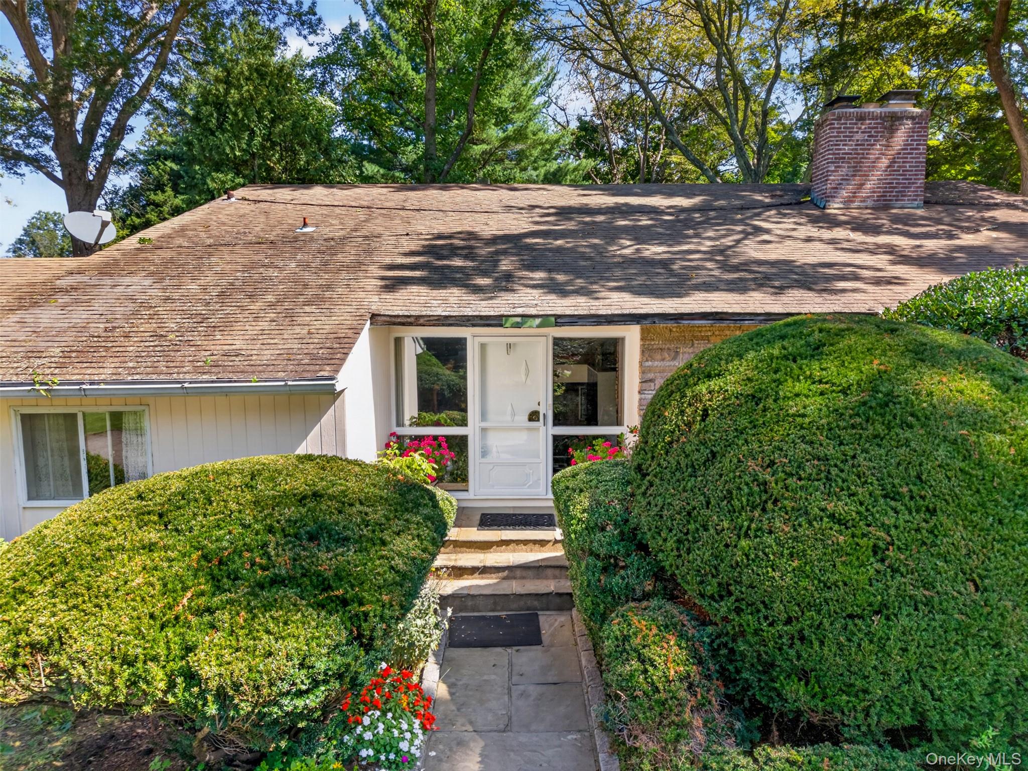 Photo 3 of Sale Pending at 2495 Cedar Swamp Rd, Oyster Bay, NY 11545 | MLS# 1050336 | Listing updated on 2026-10-01