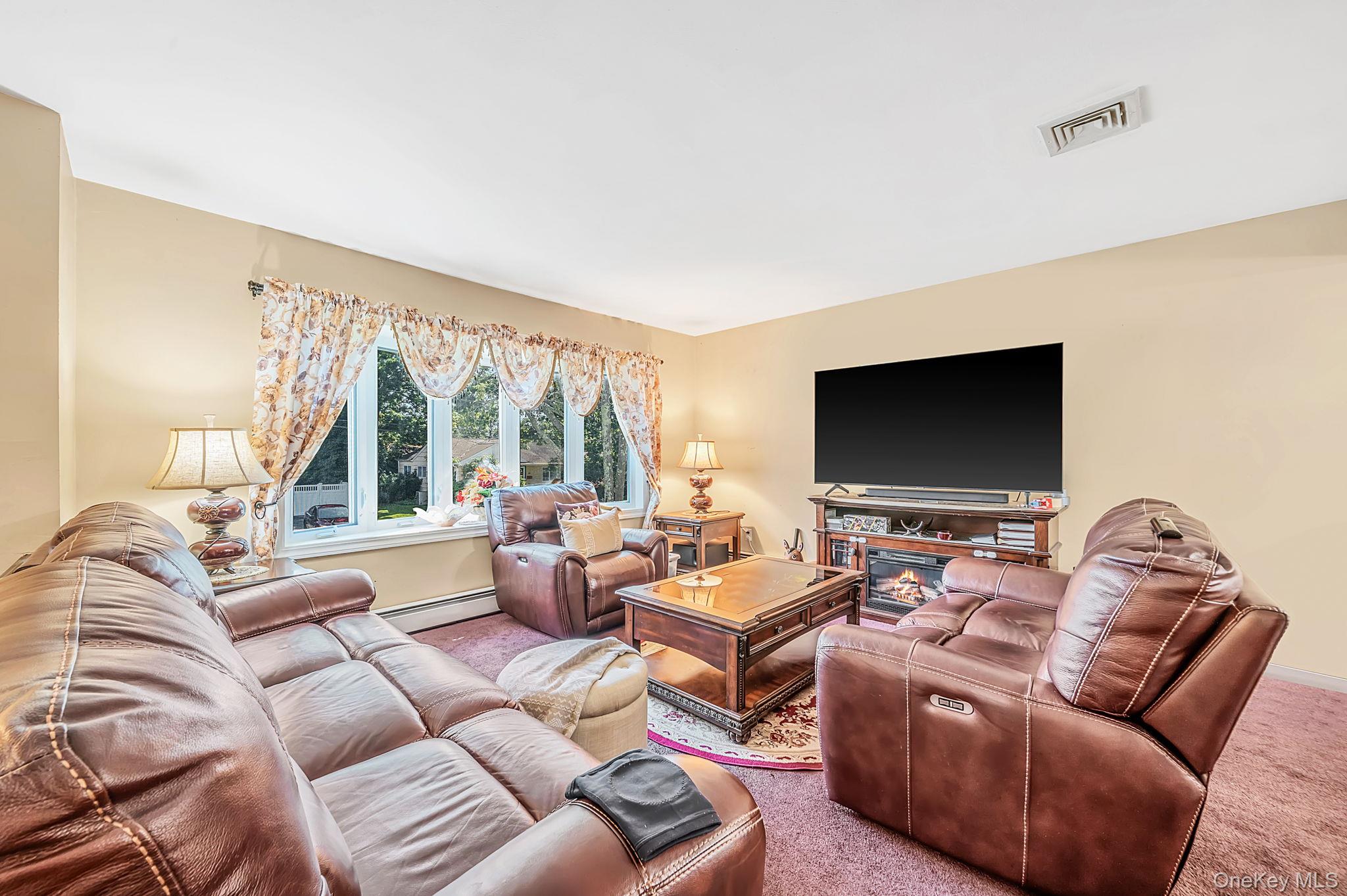 Photo 2 of Single family home for sale at 201 Overton St, Babylon, NY 11729 | MLS# 1051672 | Listing updated on 2026-09-21