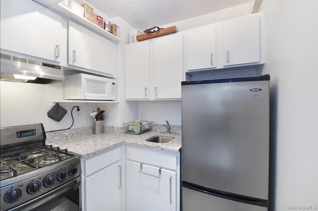 Photo 3 of House for sale at 210 E 63rd Street #11B, New York, NY 10065 | MLS# 1053514 | Listing updated on 2026-09-21
