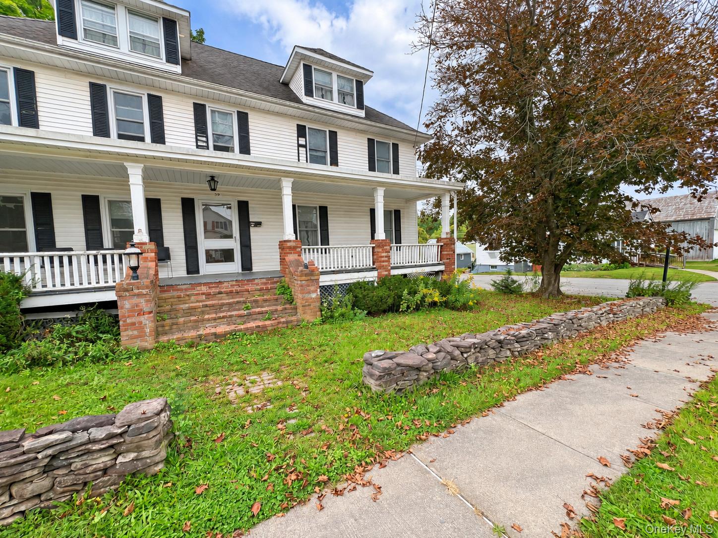 Photo 2 of Single family home for sale at 39 Maple Ave, Warwick (town), NY 10921 | MLS# 1053550 | Listing updated on 2026-09-21