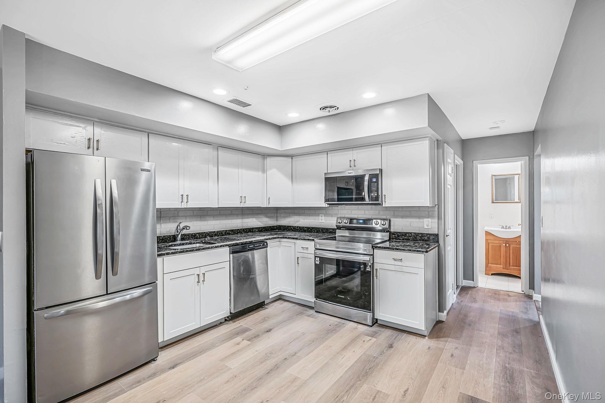 Condo for sale at 415 Clubhouse Ct #51, Brookhaven, NY 11727 | MLS# 1056113