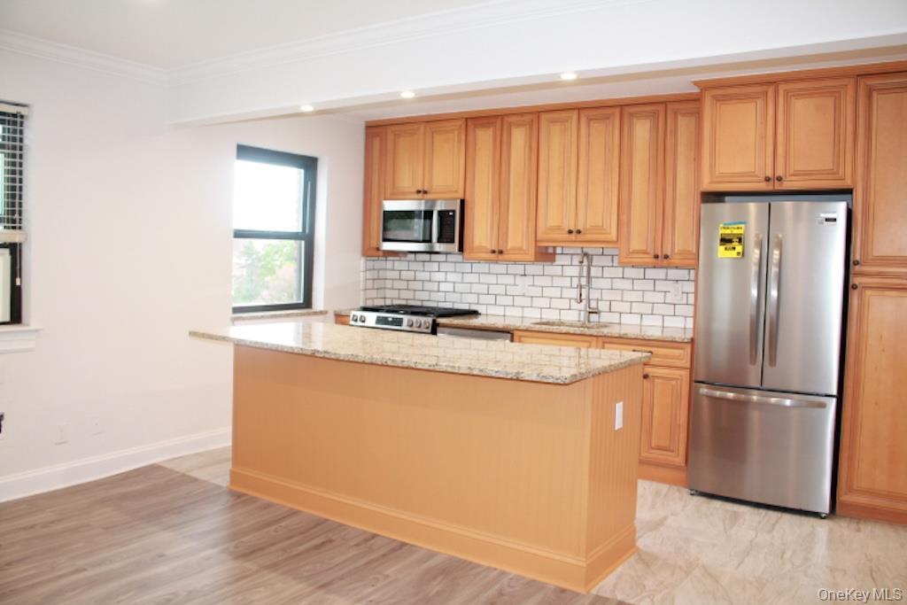 Photo 3 of Condo for sale at 61 White Oak #5H, New Rochelle, NY 10801 | MLS# 1056338 | Listing updated on 2026-10-01