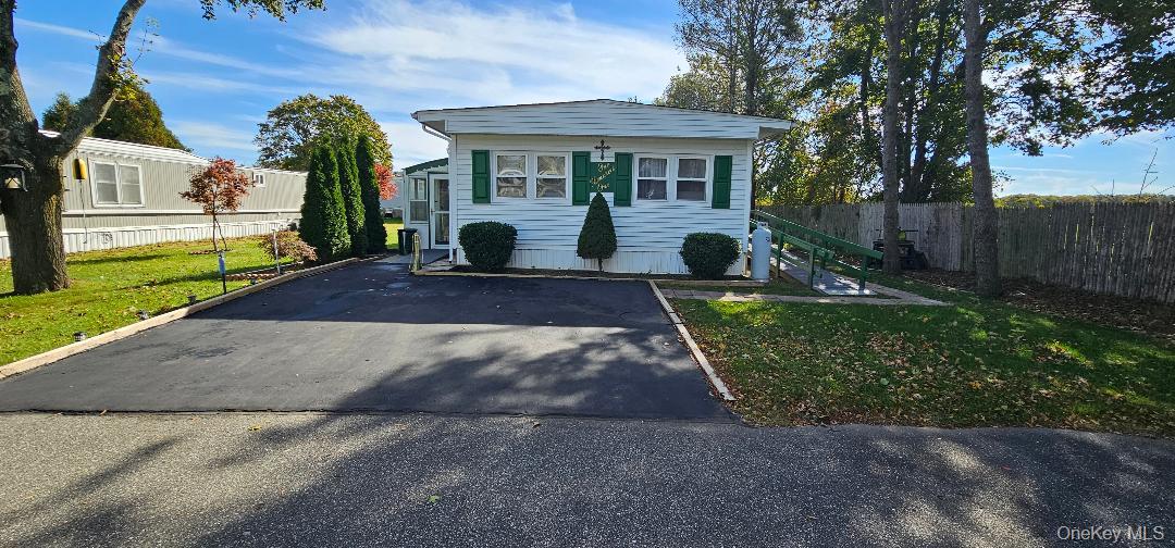 703 Fresh Pond Ave, 703 Fresh Pond Ave, Riverhead, NY 11933