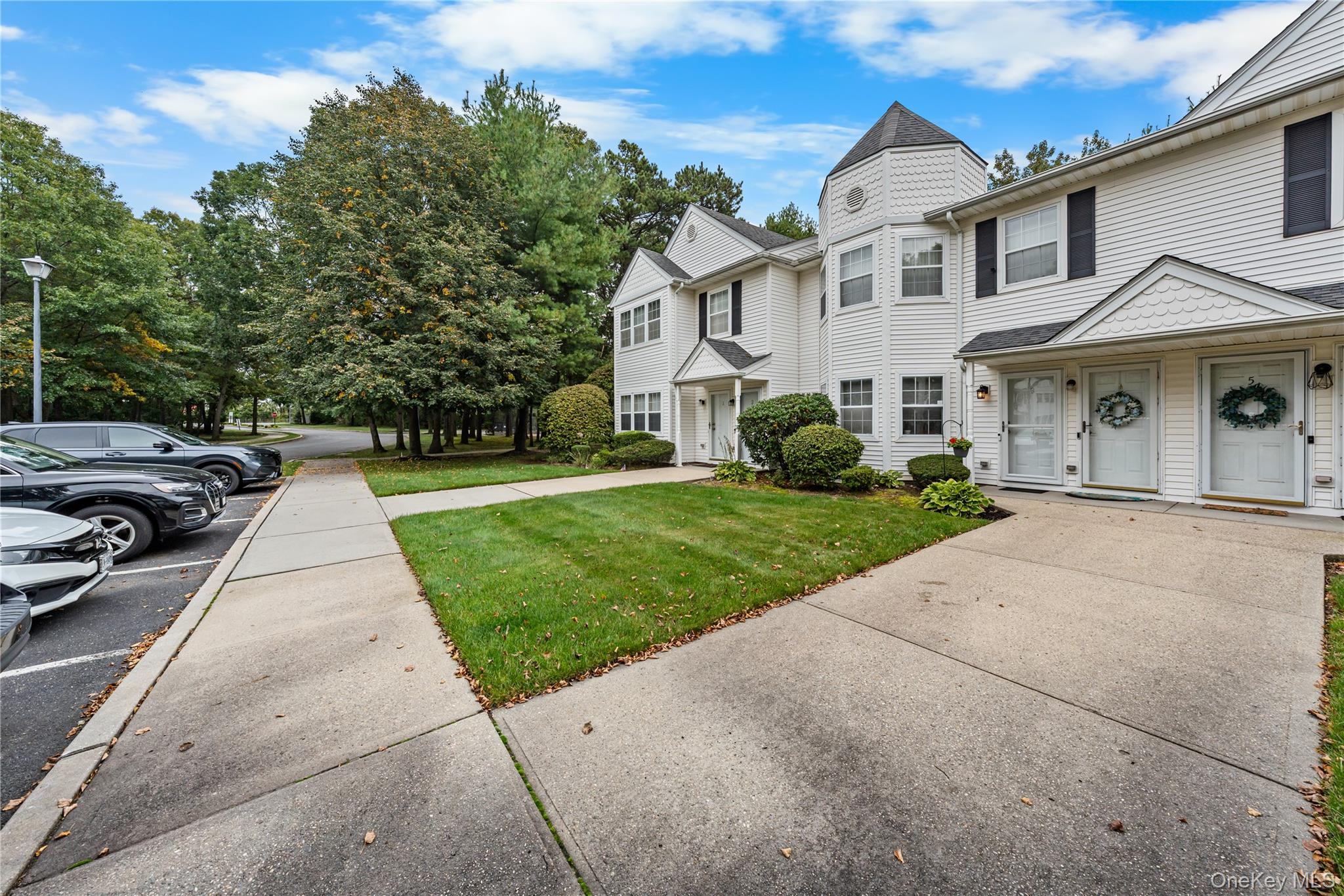 Photo 2 of Condo for sale at 3 Victorian Ln, Brookhaven, NY 11763 | MLS# 1059458 | Listing updated on 2026-10-08