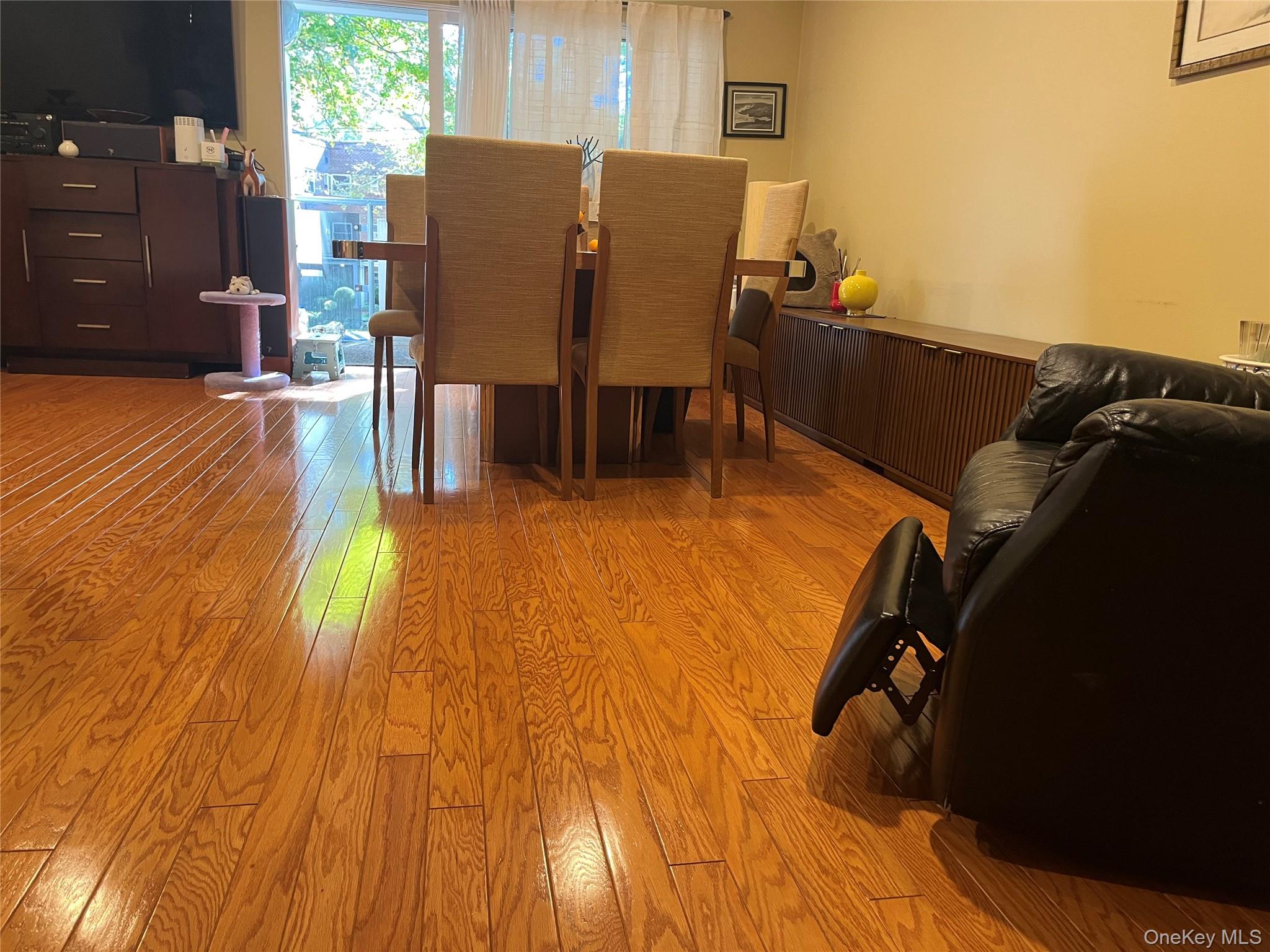 Photo 4 of Condo for sale at 100 Great Neck Rd #3D, North Hempstead, NY 11021 | MLS# 1066239 | Listing updated on 2026-10-25