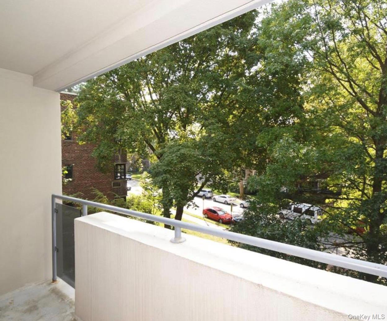 Photo 3 of Condo for sale at 100 Great Neck Rd #3D, North Hempstead, NY 11021 | MLS# 1066239 | Listing updated on 2026-10-25