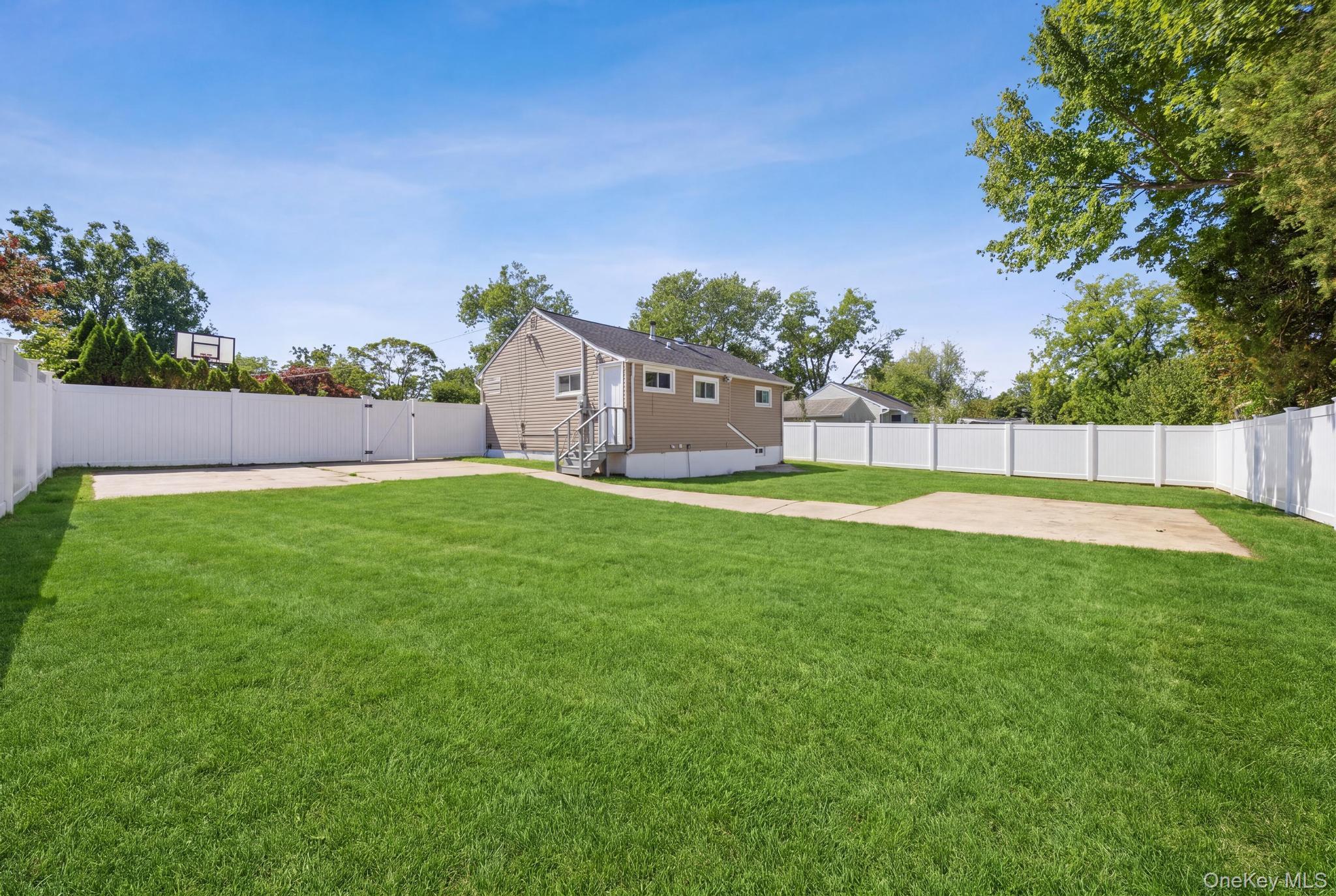 Photo 1 of Single family home for sale at 25 E Maple St, Islip, NY 11722 | MLS# 1066356 | Listing updated on 2026-10-25