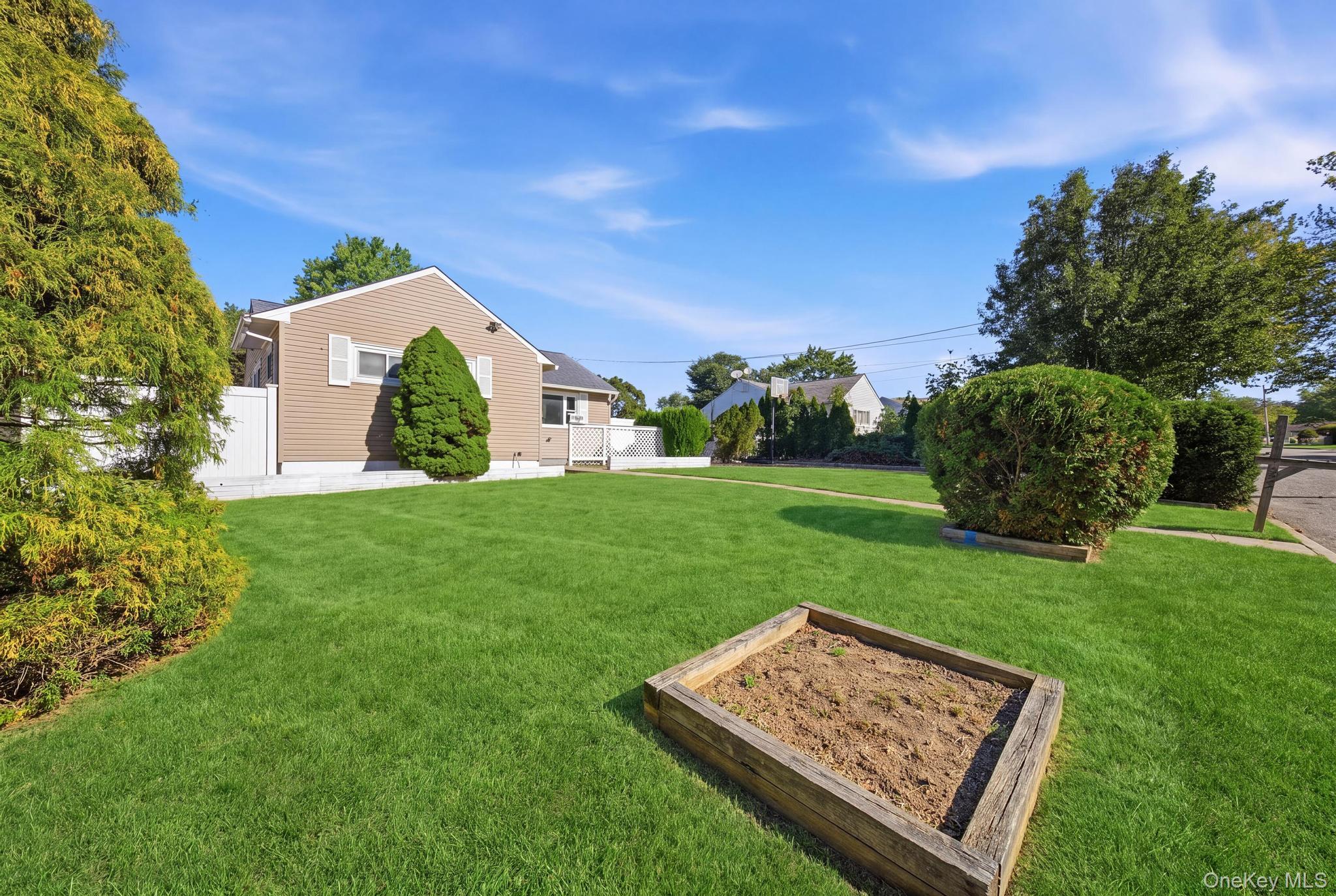 Photo 3 of Single family home for sale at 25 E Maple St, Islip, NY 11722 | MLS# 1066356 | Listing updated on 2026-10-25