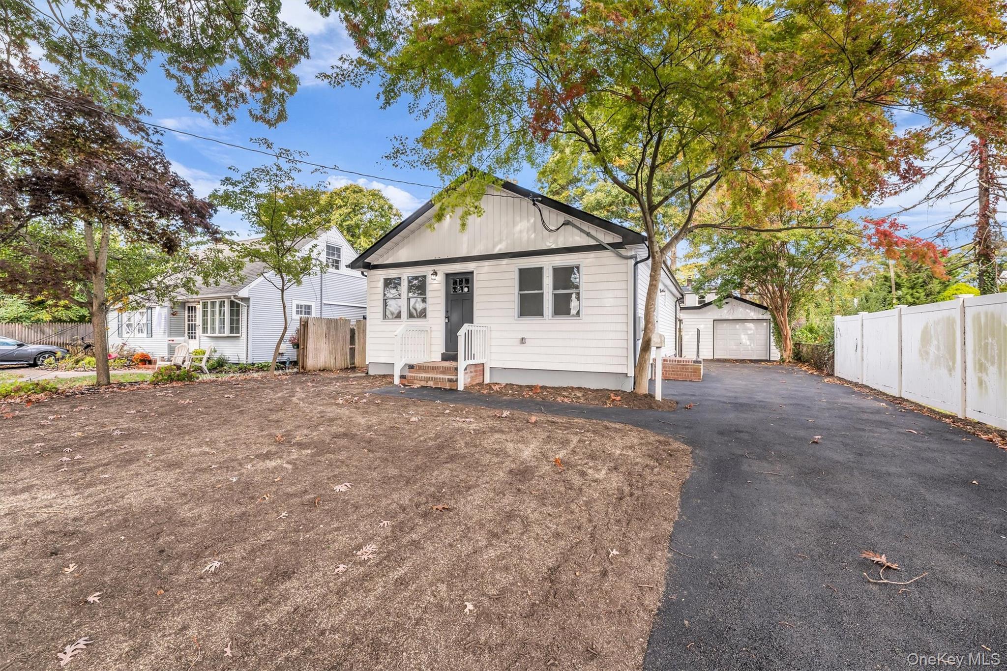 Photo 1 of Single family home for sale at 11 W Hemlock St, Islip, NY 11751 | MLS# 1066434 | Listing updated on 2026-10-25