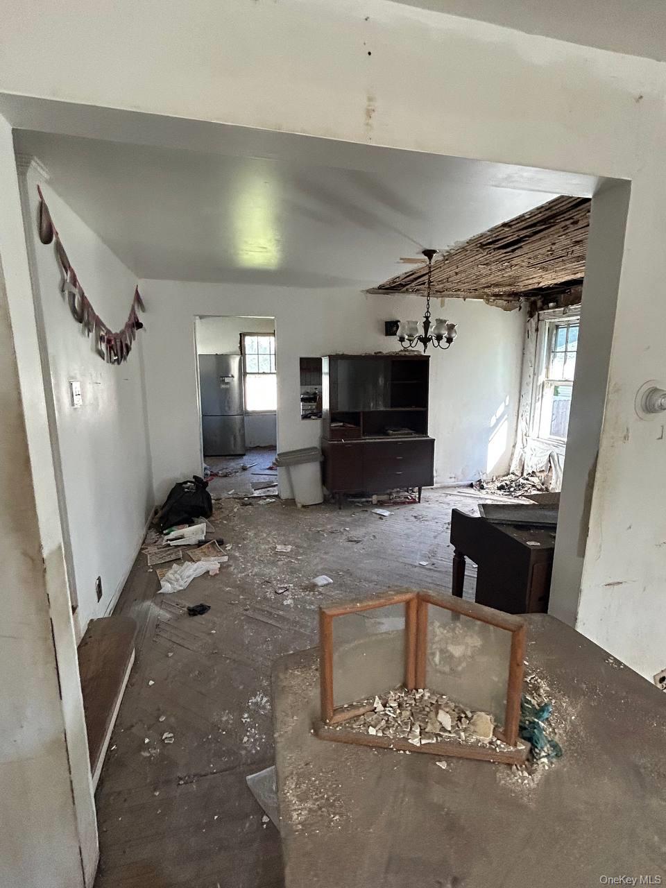 Photo 4 of Single family home for sale at 4 Everett St, Hempstead, NY 11563 | MLS# 1066444 | Listing updated on 2026-10-25