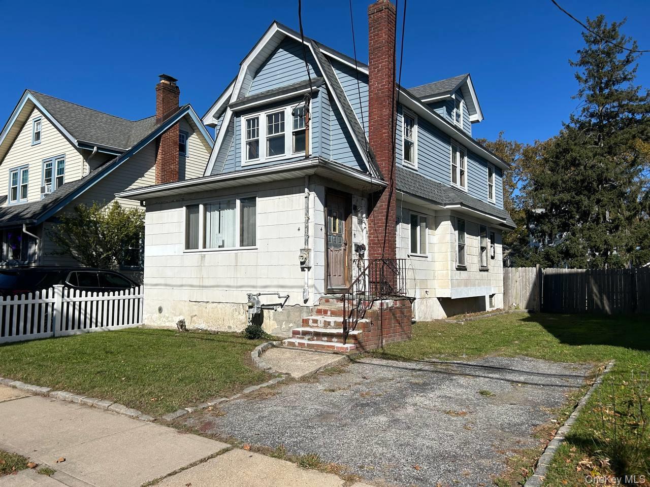 Photo 1 of Single family home for sale at 4 Everett St, Hempstead, NY 11563 | MLS# 1066444 | Listing updated on 2026-10-25