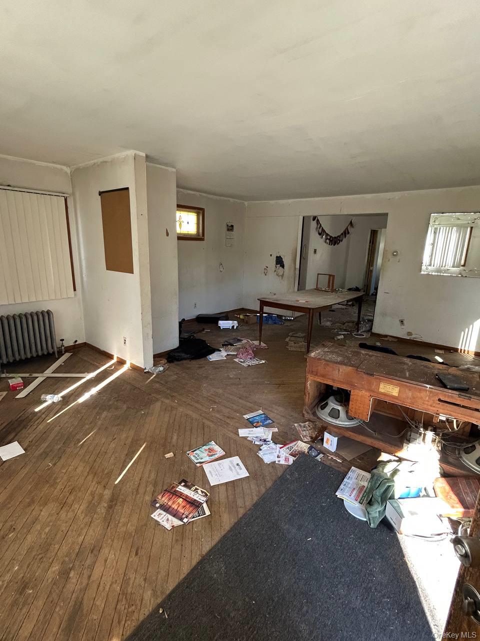 Photo 3 of Single family home for sale at 4 Everett St, Hempstead, NY 11563 | MLS# 1066444 | Listing updated on 2026-10-25