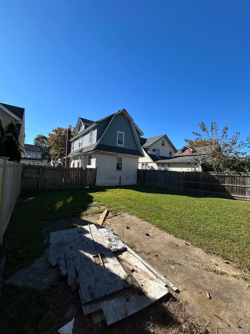 Photo 2 of Single family home for sale at 4 Everett St, Hempstead, NY 11563 | MLS# 1066444 | Listing updated on 2026-10-25