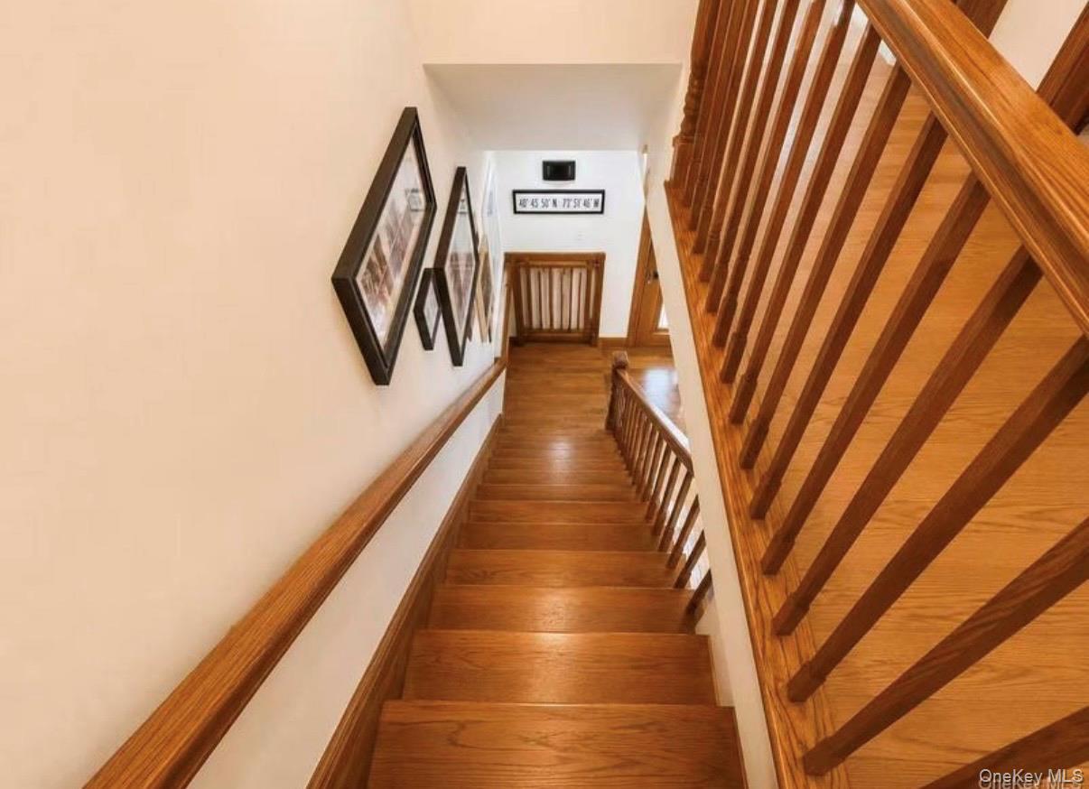 Photo 4 of Condo for sale at 6337 Douglaston Pkwy, New York, NY 11362 | MLS# 1066512 | Listing updated on 2026-10-25