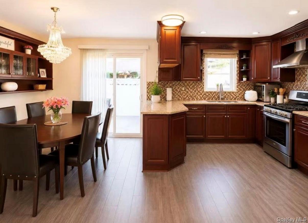 Photo 2 of Condo for sale at 6337 Douglaston Pkwy, New York, NY 11362 | MLS# 1066512 | Listing updated on 2026-10-25