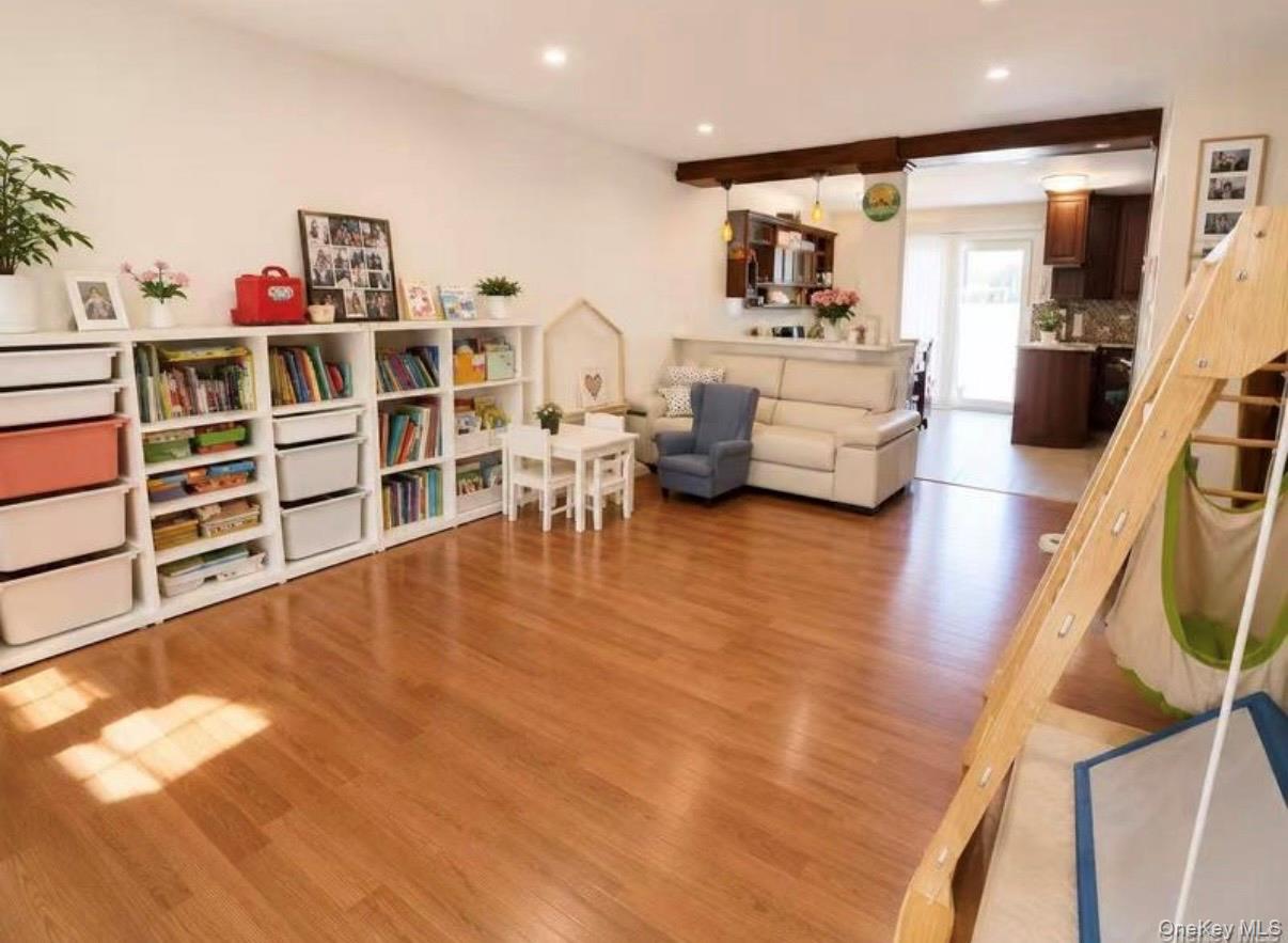Photo 3 of Condo for sale at 6337 Douglaston Pkwy, New York, NY 11362 | MLS# 1066512 | Listing updated on 2026-10-25