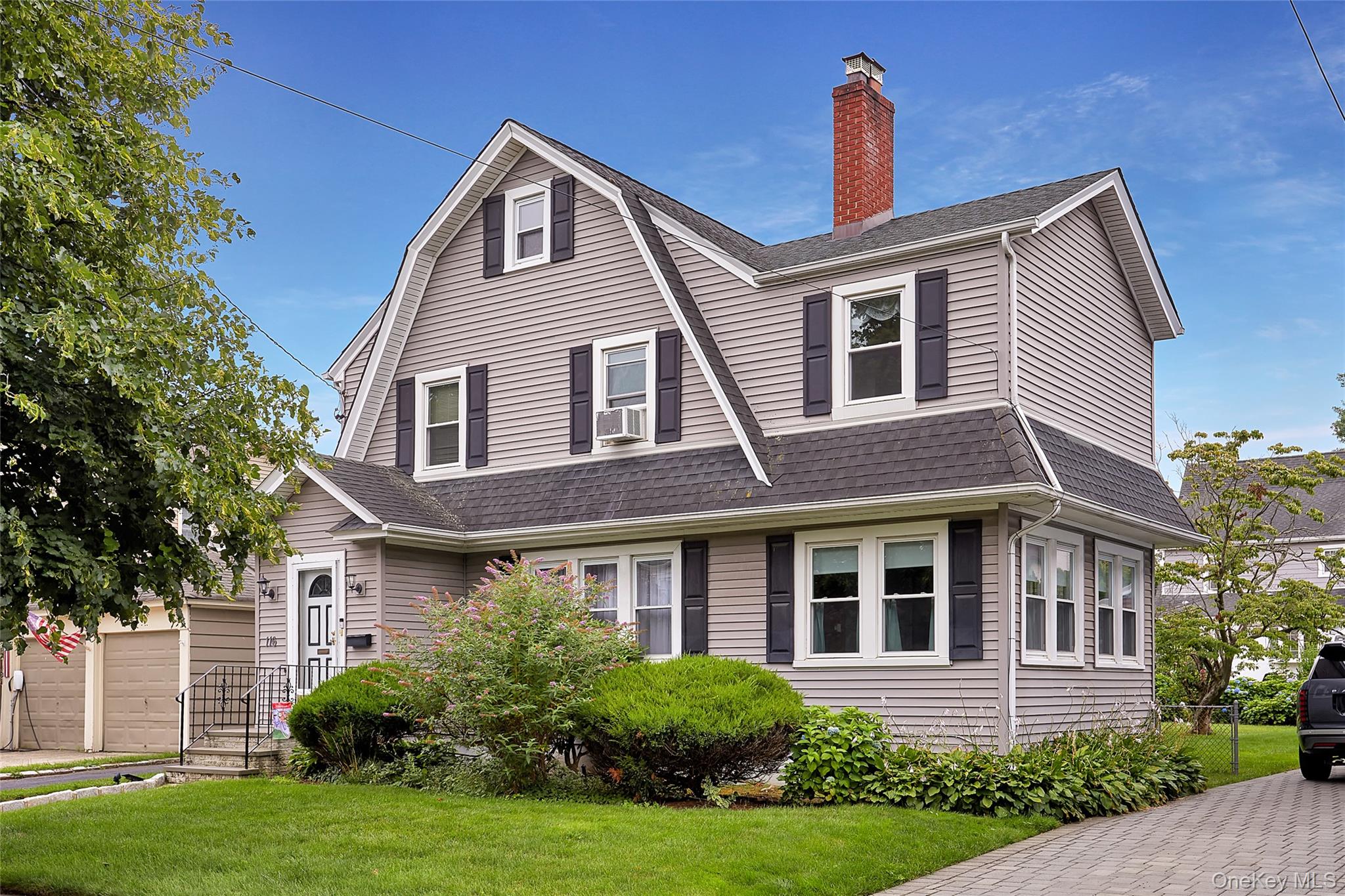 Photo 2 of Single family home for sale at 116 Oak St, Hempstead, NY 11001 | MLS# 1066532 | Listing updated on 2026-10-25